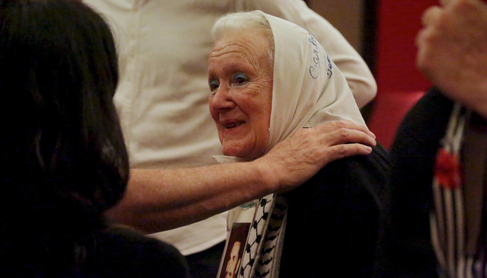 Nora Cortiñas, de las Abuelas de Plaza de Mayo en la presentación del libro Negacionismo. Naufragio de la memoria, de Andrés Cangi. Johanna Bock